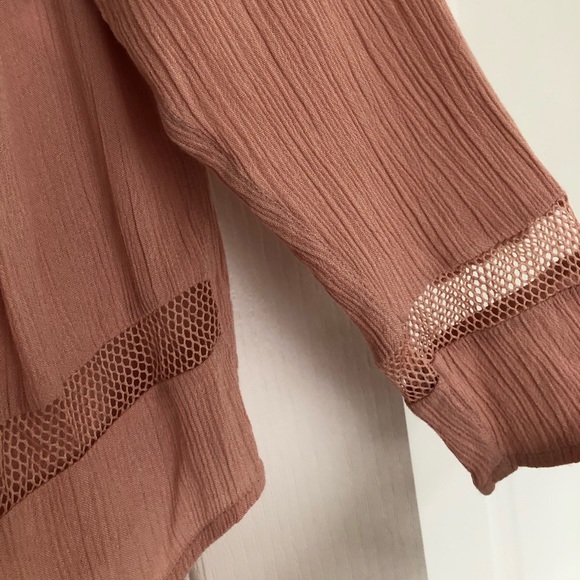 Dusty rose flowy top with soft meshed cut outs - Picture 4 of 9